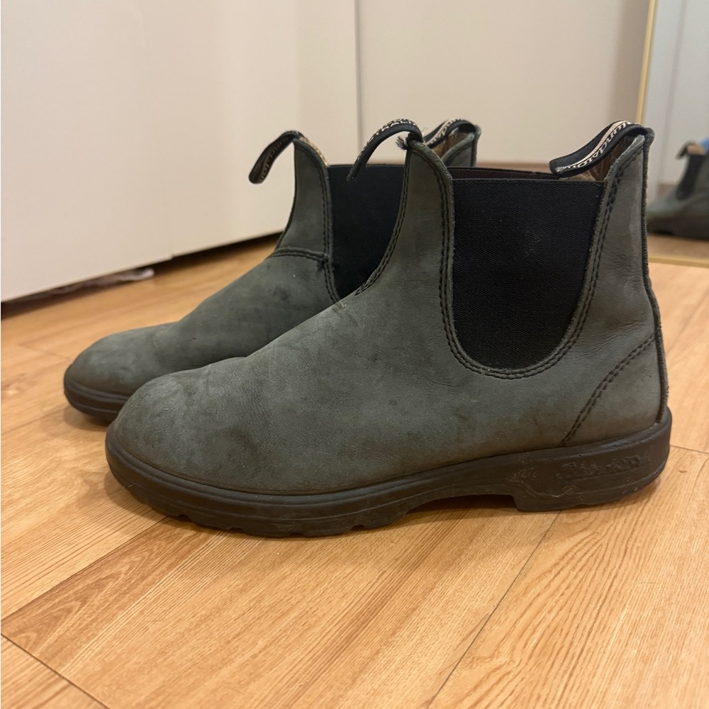 Blundstone Gray and Black Leather Boots